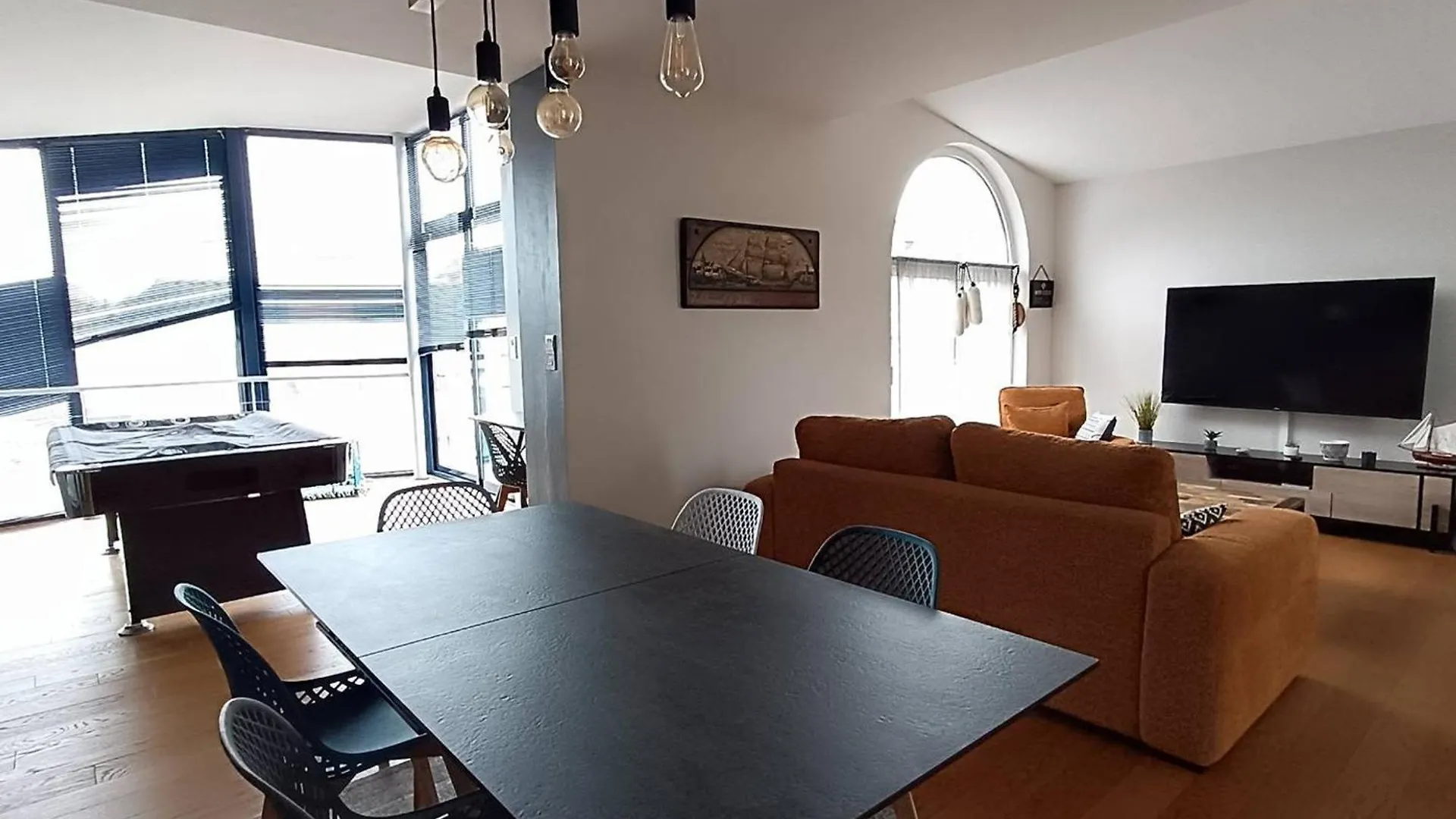 Holiday home Maison Pour 6 Pers. A Tregastel Avec Jardin Clos, Proche Plage Et Commerces, Wifi Et Billard - Fr-1-368-159
